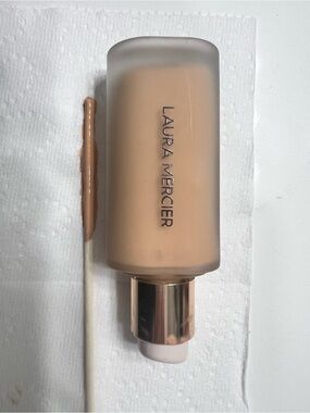 Laura Mercier Real Flawless Foundation - Ecru - Lightweight Liquid Coverage